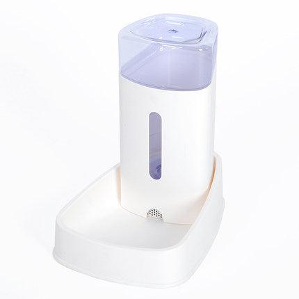 Water Feeder - Dog Hugs Cat