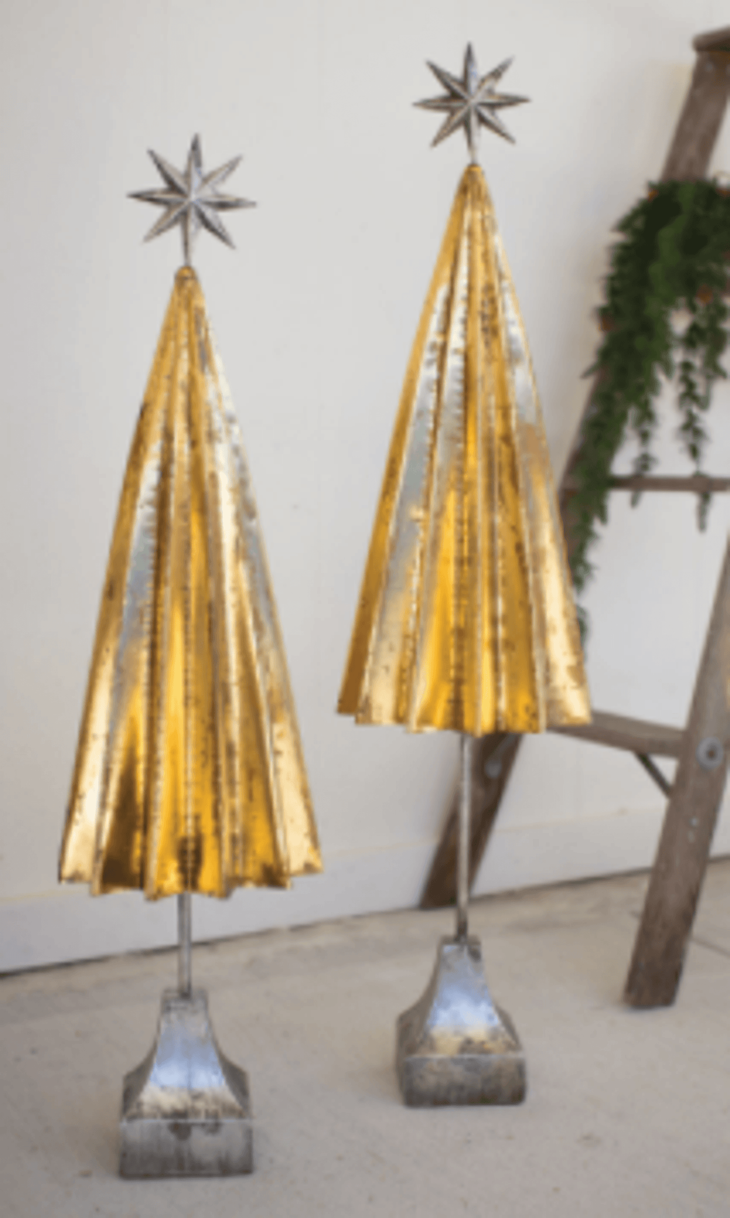 Elegant Gold Metal Trees Set With Silver Stars