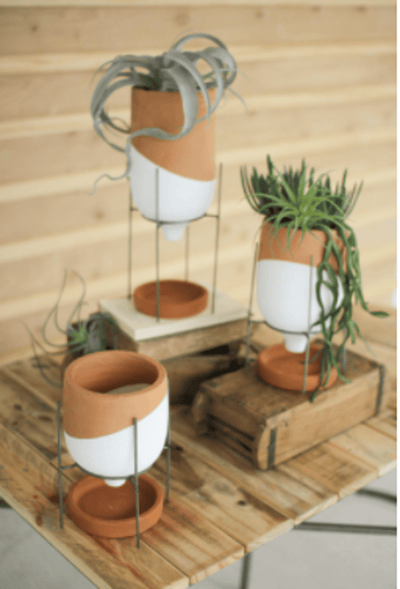 Elegant Set Of Three Natural And White Clay Pots With Wire Stands