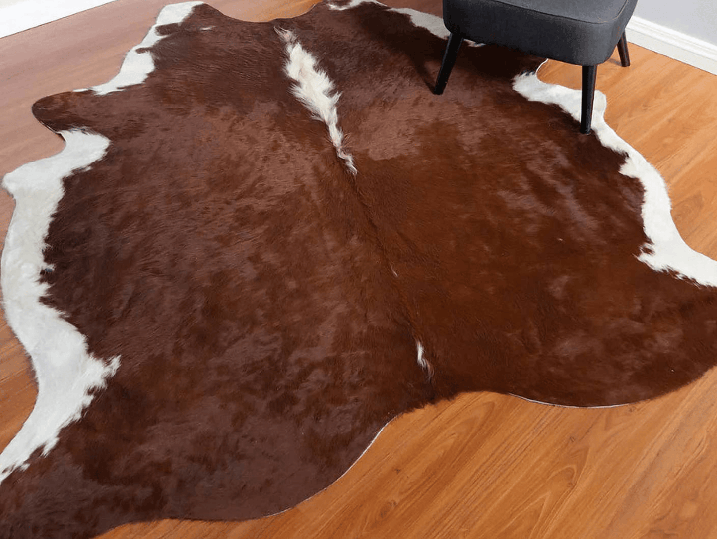 Brown & White Handmade Cowhide Area Rug - 6X7 Feet