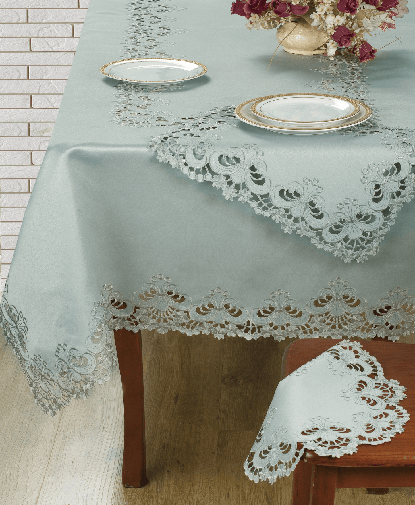 Creola Collection Vintage-Style Table Topper 60 X 120 Inches