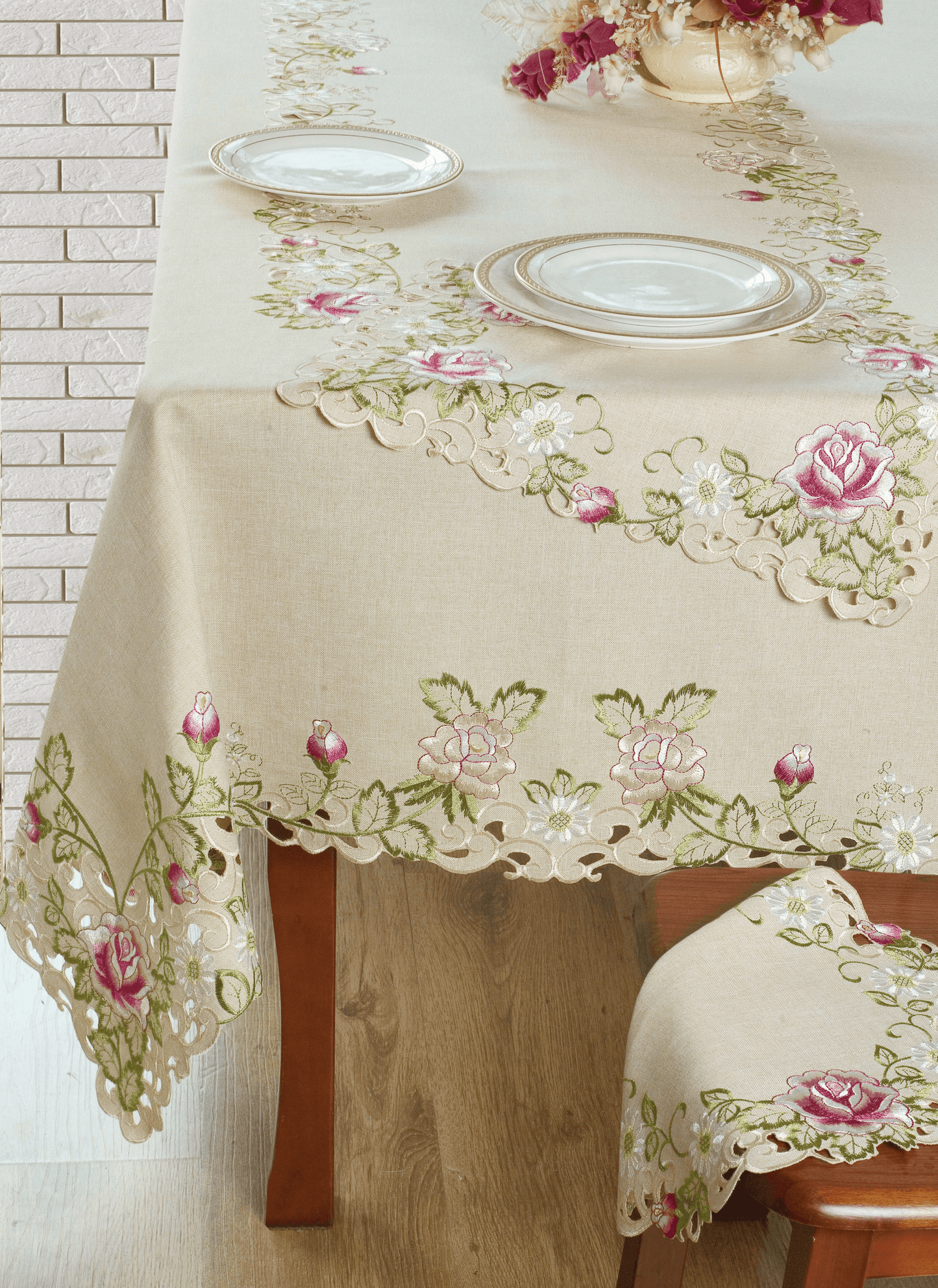 Docia Vintage-Inspired Table Topper - 60 X 120 Inches