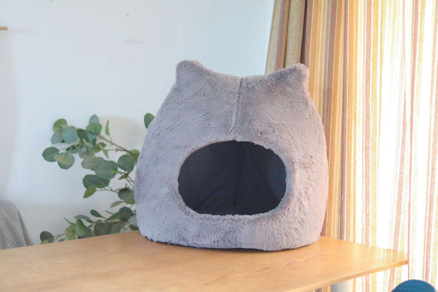 Cozy Retreat: Removable And Washable Semi - Closed Cat Bed For Autumn And Winter - Dog Hugs Cat