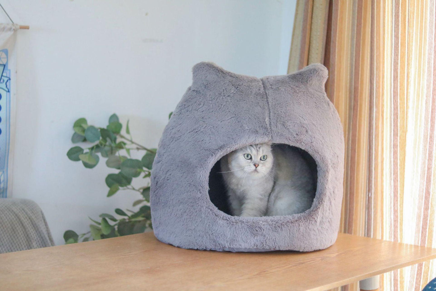 Cozy Retreat: Removable And Washable Semi - Closed Cat Bed For Autumn And Winter - Dog Hugs Cat