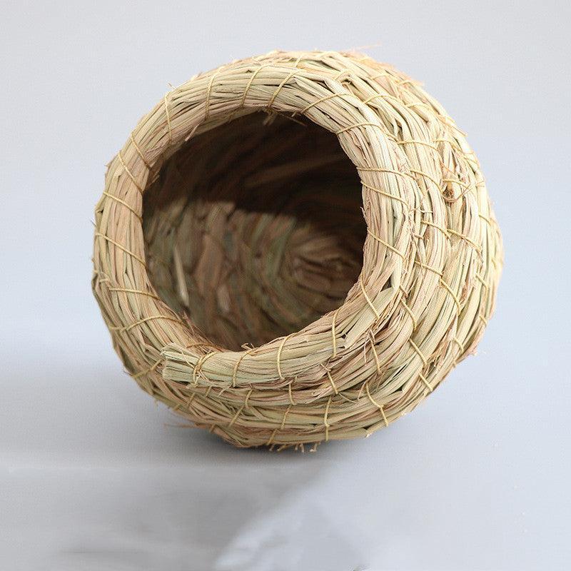 Cozy Straw Haven: Hand - Woven Warm Bird Nest - Dog Hugs Cat