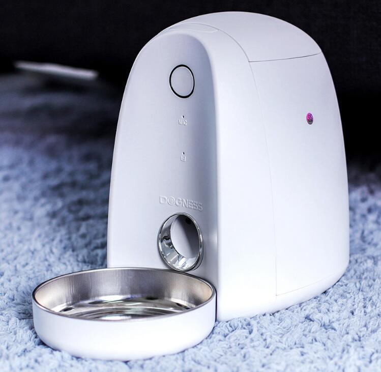 2L SmartPaws Automatic Pet Feeder: The Ultimate Solution for Remote Feeding - Dog Hugs Cat