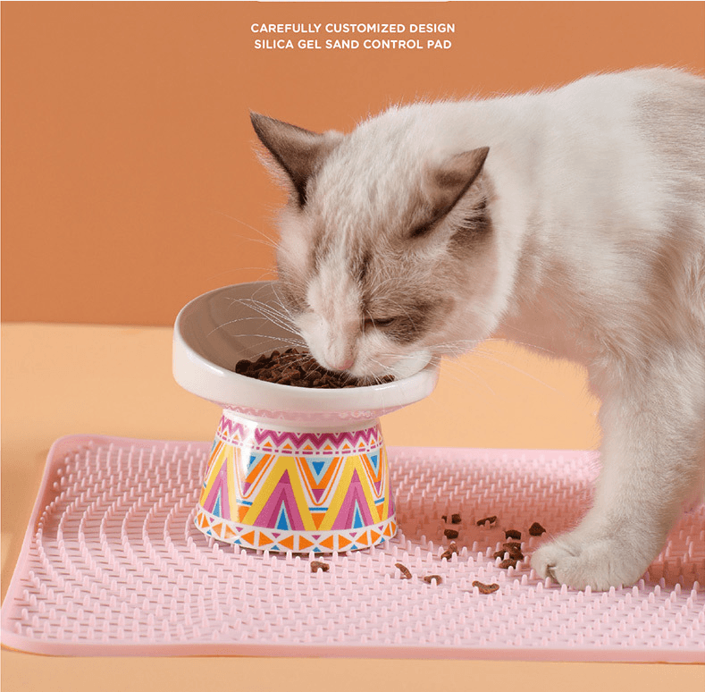 Fashion Pet Silicone Sand-Proof Cat Litter Box Foot Mat - Dog Hugs Cat