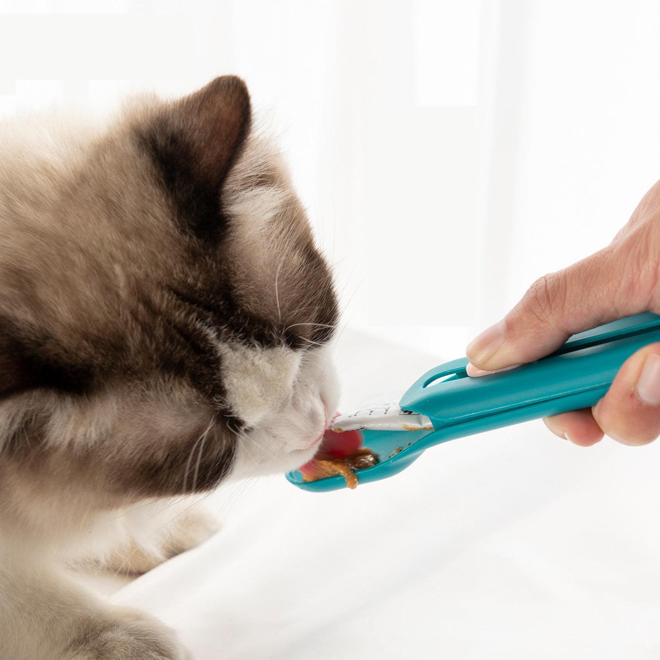 The Hot Cat Strip Spoon Feeder Squeezes Snack Pet Feeding Tools - Dog Hugs Cat